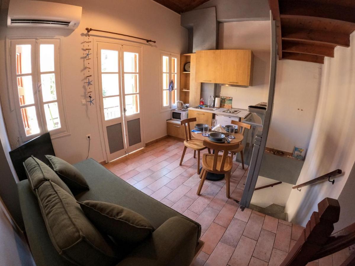 Cozy Apartments In Symi Center エクステリア 写真